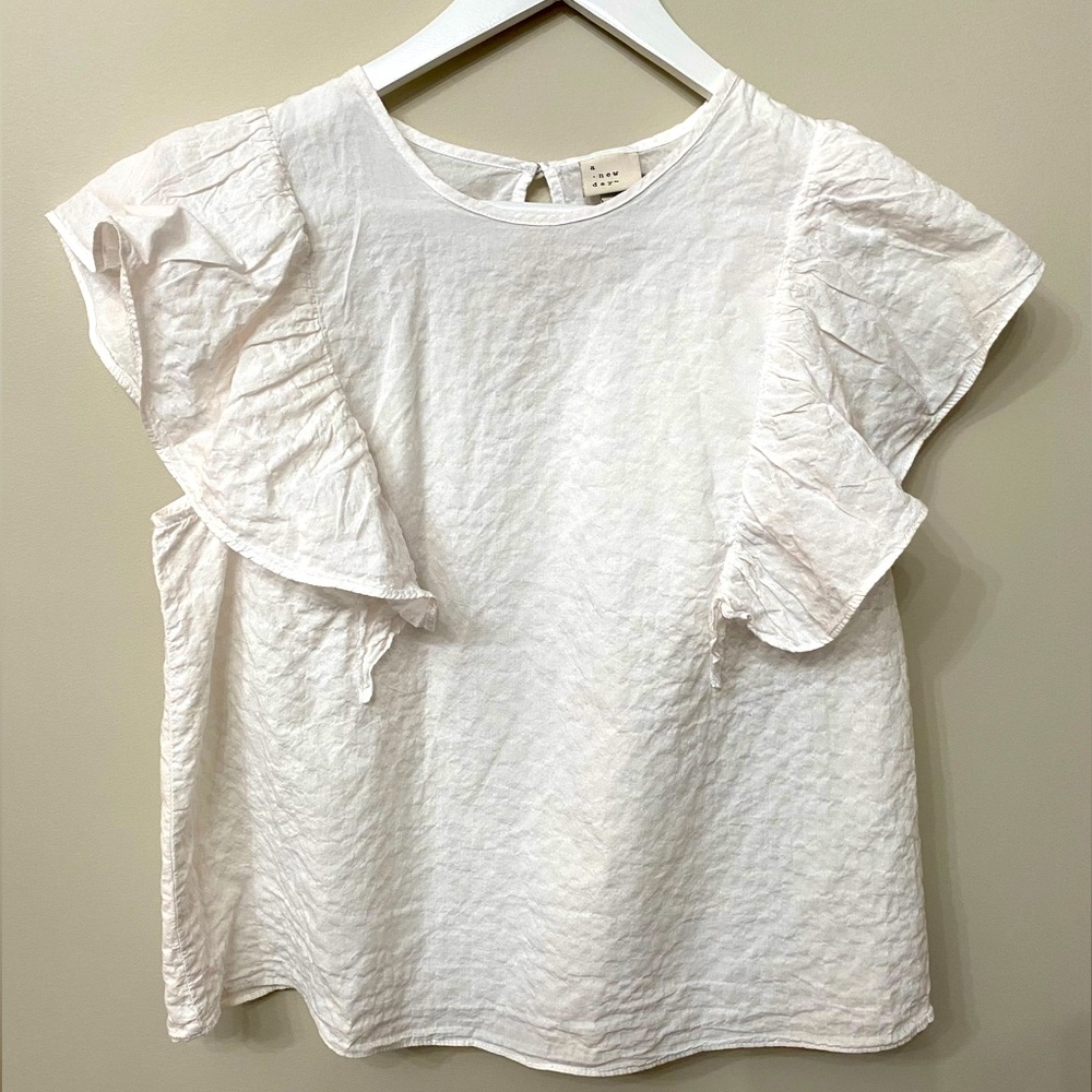 A New Day Women’s Size Large White Short Ruffled Sleeve Blouse
